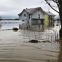  Помоћ породицама погођених поплавом у селу Златокоп