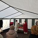 Божићна Литургија у Сиску служена под шатором