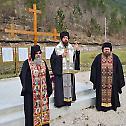 Епископ Сергије служио парастос погинулим борцима и цивилима из Србобрана