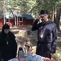 Владика Максим посетио манастир Светог Германа Аљаског у Платини