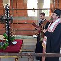 Након 30 година уздигнут крст на петрињски православни храм
