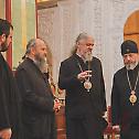 Руски архијереј служио помен на гробу митрополита Амфилохија