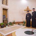 Руски архијереј служио помен на гробу митрополита Амфилохија