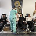Патријарх Порфирије се придружио акцији добровољног давања крви