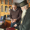Владика Јован даривао Библиотеку Српске Патријаршије
