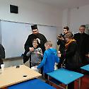 Владика Јустин посетио Школу за оштећене слухом
