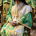 Владика Јован саслуживао патријарху Теофилу на светој Литургији у храму Васкрсења у Јерусалиму