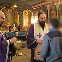 Епископ Јустин богослужио у параклису Васкрсења Христовог у Окружном затвору у Београду