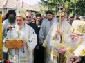 Ломљење славског колача, Епископ ваљевски Лаврентије и Епископ рашко-призренски Артемије у манастиру Ћелије на Благовести 2008. године